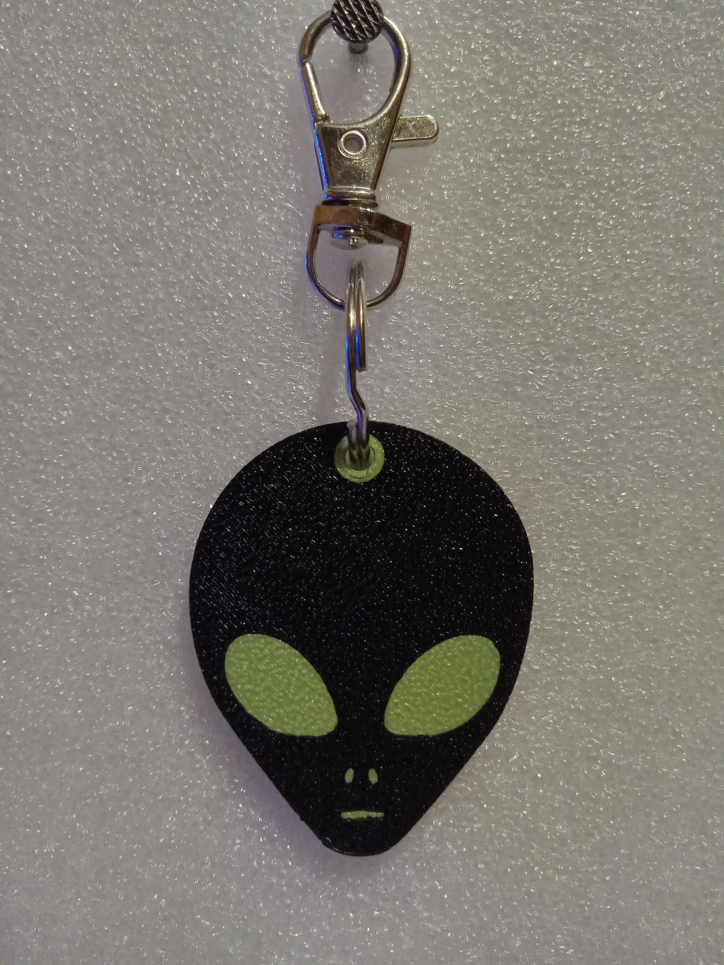 Small Alien Head Keychain (Multiple Color Variations)
