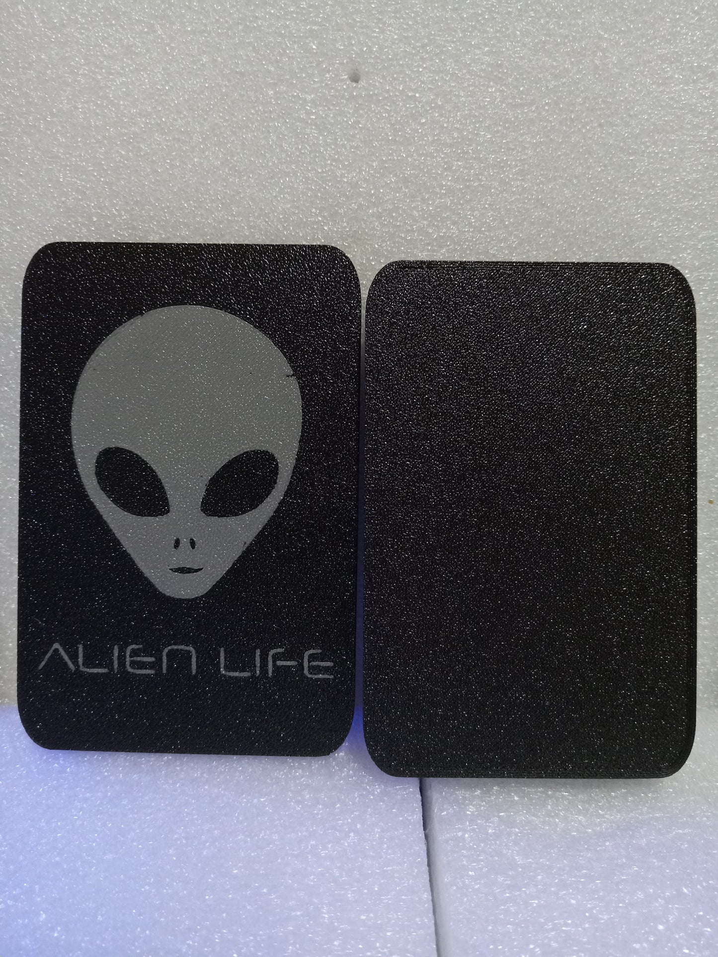 Alien Life Pocket Box: A Galactic Storage Container - Grey