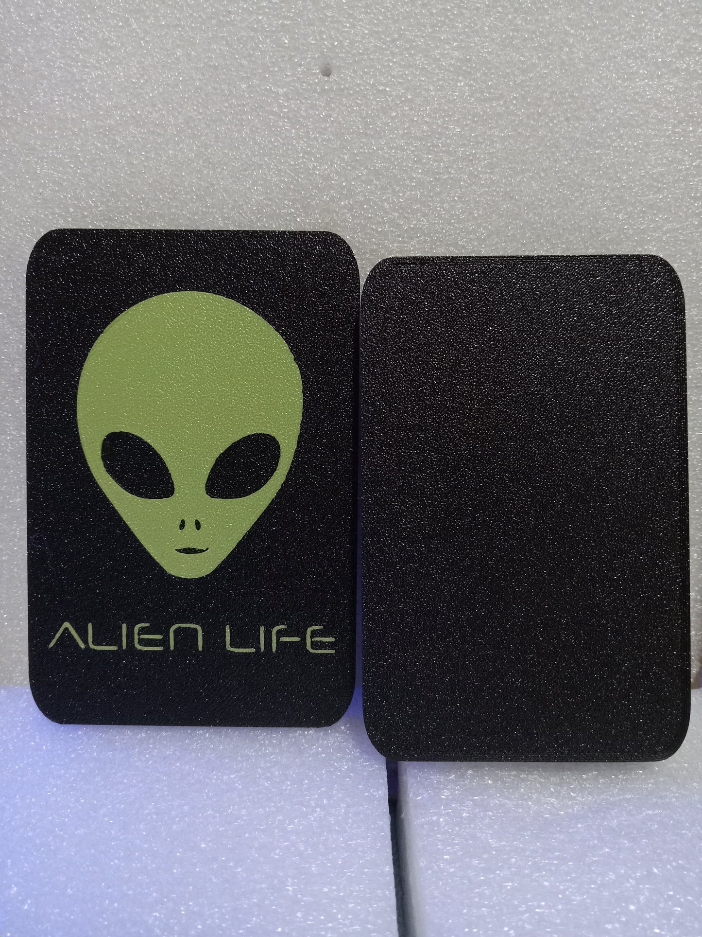 Alien Life Pocket Box: A Galactic Storage Container - Green