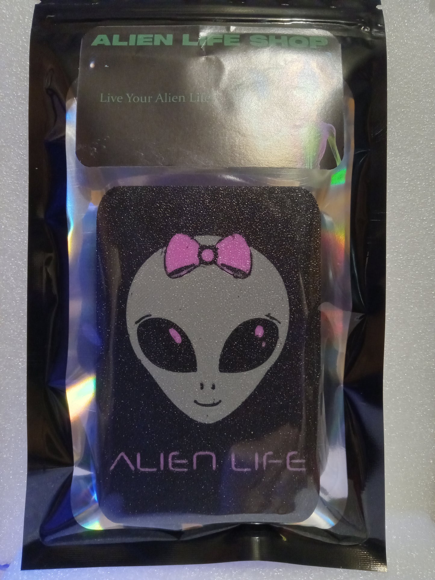 Lil-ien Pocket Box Grey/Pink: A Galactic Storage Companion