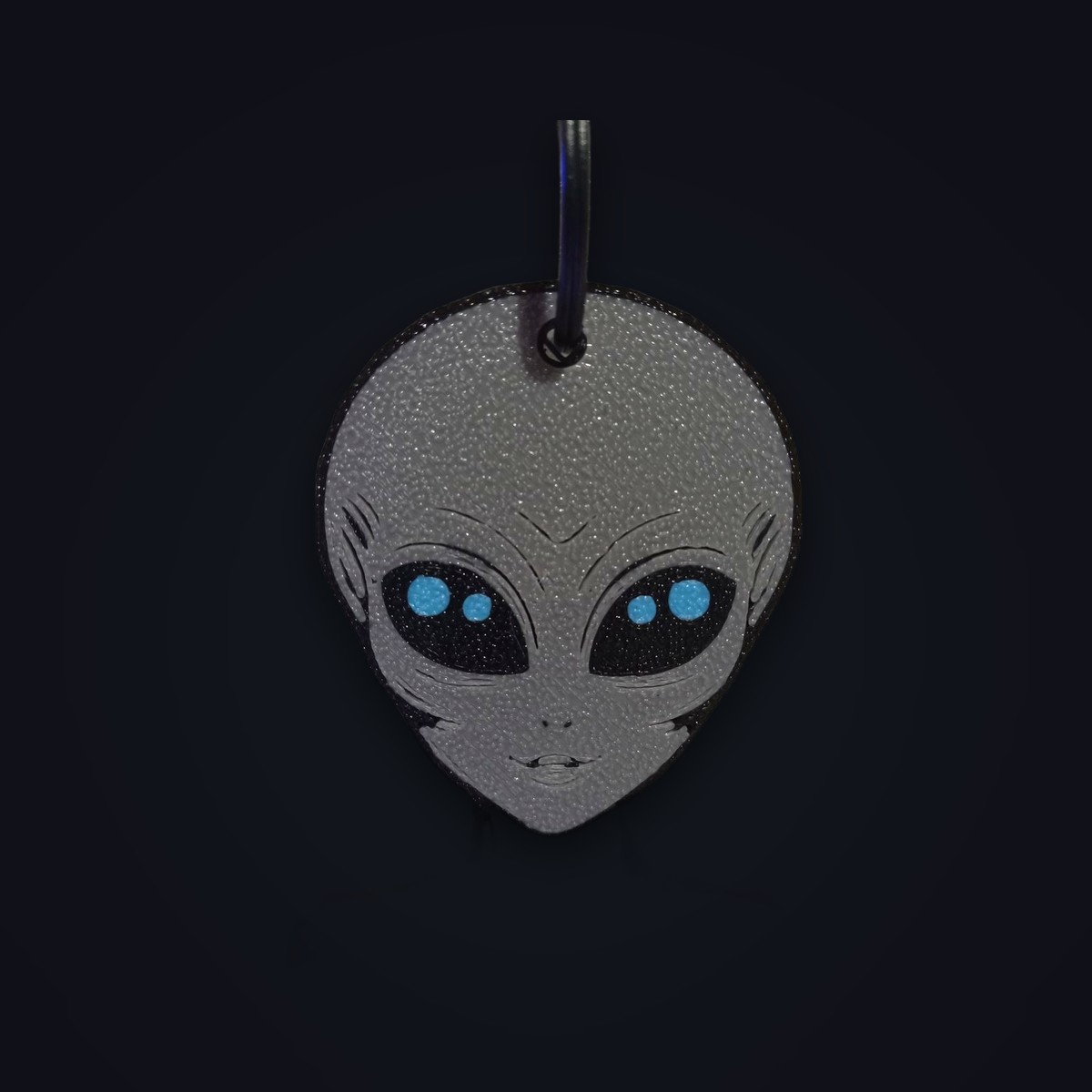 Comet keychain: grey alien head with a fin tail