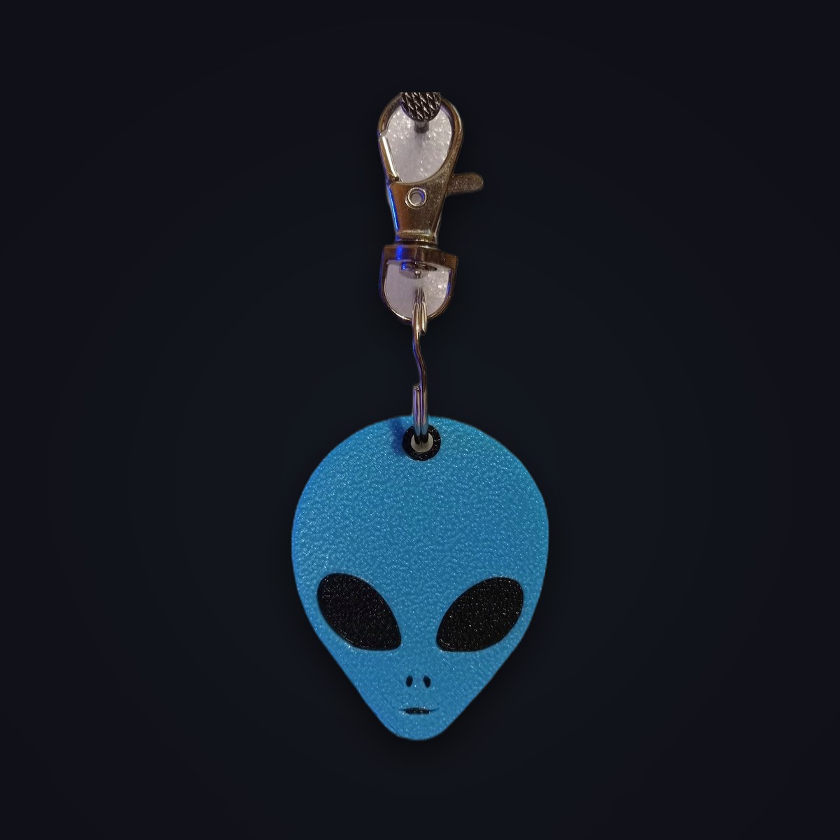 Grey keychain: classic blue alien head